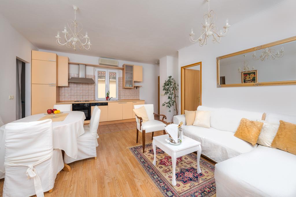 Apartments Santo Bol Room photo